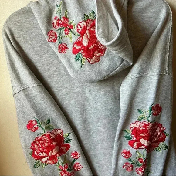H&M - Embroidered Cropped Hoodie - Picture 3 of 7